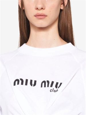 miumiu tシャツ、それはファッションとアートの融合